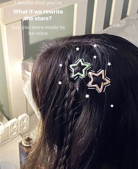 Hairstyles Athletic, Hair Clips Aesthetic, Cute Quick Hairstyles, Cute Headers For Twitter, Hair Inspiration Long, Clip Hairstyles, Peinados Fáciles Para Cabello Corto, Star Hair, Metal Hair Clips