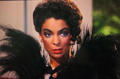 Harlem Nights.... Fashion in Film Harlem Nights Makeup, Harlem Nights Hairstyles, Harlem Nights Outfits Black Women, Harlem Nights Theme Party Fashion Outfit, Harlem Nights Theme Party Outfit, Harlem Nights Costumes, Harlem Nights Attire, Harlem Nights Outfits, Harlem Nights Theme Party