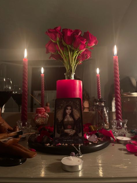 Feminine Altar, Lilith Alter Ideas, Lilith Alter, Alter Aesthetic, Altar Aesthetic Witch, Aries Lilith Aesthetic, Lilith Altar Ideas, Goddess Altar, Altar Aesthetic