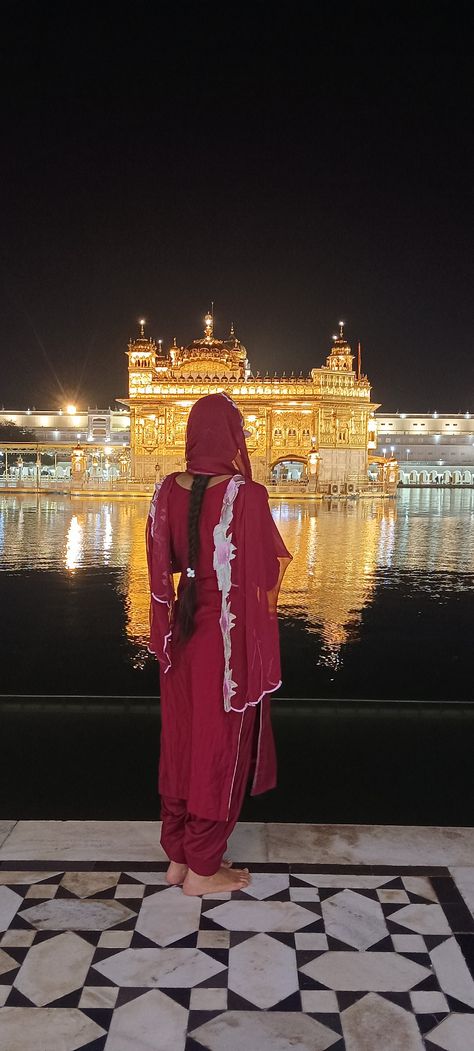 Punjabi Girls Dp, Punjabi Girl, Guru Nanak Photo, Temple Photography, Android Codes, Punjabi Couple, Couple Hands, Guru Nanak, Cute Tumblr Pictures