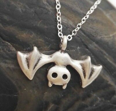 Adorable Bat Necklace - Silver Halloween Pendant Charm Casual Fashion Jewelry | eBay Jewelry Vampire, Necklace Vampire, Vampire Jewelry, Bat Jewelry, Bat Necklace, Jewelry Goth, Halloween Pendant, Gothic Pendant, Halloween Necklace