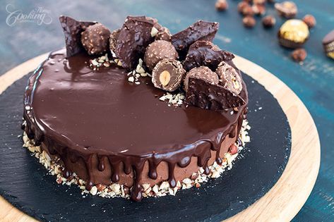 Ferrero Rocher Mousse, Nutella Mousse Cake, Nutella Mousse, Ferrero Rocher Cake, Mousse Cake Recipe, Homemade Nutella, Hazelnut Cake, Mousse Dessert, Elegant Desserts