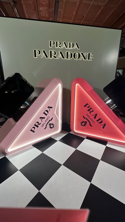 Prada Paradoxe Pop Up for New York Fashion Week #nyfw #pradaparadoxe #fragrance #prada #popup ,nyfw #newyorkcity Prada Pop Up Store, Prada Pop Up, Jay Prada, Lux Decor, Design Exploration, Prada Fashion, Kiosk Design, Beauty Event, Bag Display