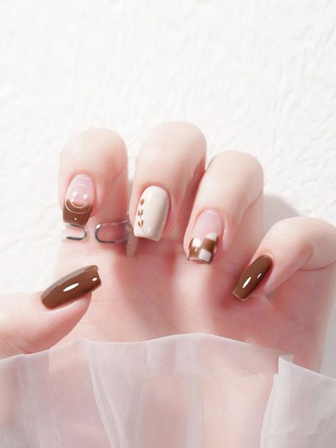 Coffee Nail Art, Em Nails, Nail Whitening, May Nails, Elegant Nail Art, Coffee Flower, Flower Nail, Art Coffee, Flower Nail Art