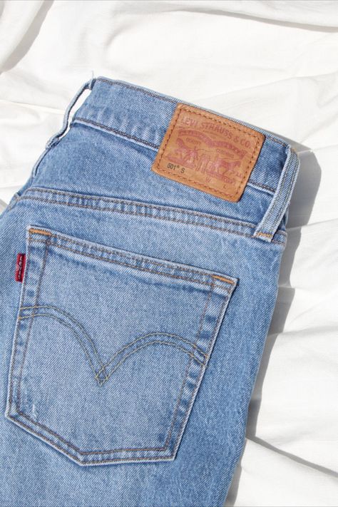 Levi 501 Jeans Outfit, Levis Jeans Aesthetic, 501 Jeans Outfit, Outfit Levis, Levis Tshirt, Levi Jeans Outfit, Levi Straight Leg Jeans, Lauren Aesthetic, Jean Levis