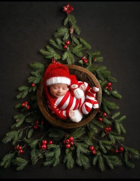 Christmas Baby Photoshoot Ideas, Christmas Baby Photoshoot, Newborn Christmas Photography, Balloon Decorations Diy Tutorials, Baby Photoshoot Ideas, Christmas Lockscreen, Baby Christmas Photos, Newborn Baby Photoshoot, Christmas Pregnancy