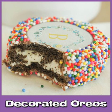 Veronica's Treats Cookies, Custom Photo Cookies, Logo Cookies, Cake Pops, Oreos, Oreo Chocolate Covered, Oreo Party, Decorated Oreos, Photo Cookies, Cookies Logo, Oreo Cookie Pops, Chocolate Dipped Oreo, Oreo Cookies Dipped, Dipped Oreos