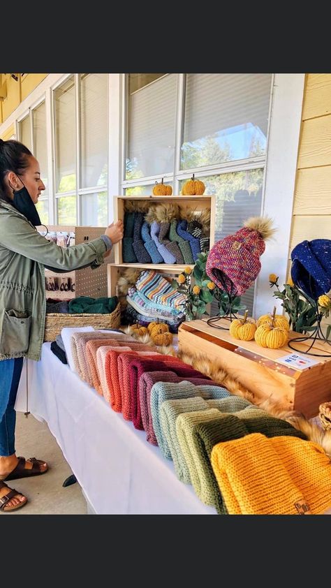 Knitting Booth Display, Craft Show Kitchen Towel Display, How To Display Crochet Hats, How To Display Beanies For Sale, Yarn Booth Display Ideas, How To Display Knitted Items For Sale, Beanie Display Boutique, Hat Display Craft Show, Beanie Display Ideas Craft Fairs