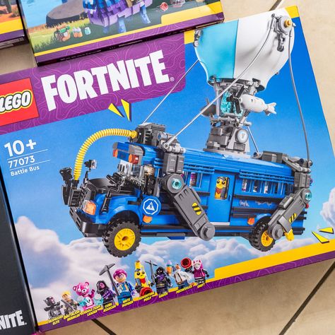 Reviews coming soon: LEGO Fortnite 2024! (77070 Durrr Burger - 14.99€, 77071 Supply Llama - 39.99€, 77072 Peely Bone - 99.99€ & 77073 Battle Bus - 99.99€). Rendez-vous très bientôt sur le blog pour retrouver mes tests de ces quatre nouveautés (déjà en précommande sur le Shop LEGO) 👉 www.hellobricks.com (link in bio) Follow @hello.bricks ! 😉 . @lego X @fortnite . . #lego #legobricks #legofan #instalego #hellobricks #legophotography #legophoto #legoinstagram #toys #toyphotography #minifigures #... Lego Fortnite, Burr Basket, Custom Minifigures, Shop Lego, Lego Custom Minifigures, Lego Pictures, Mini Figures, Fortnite, Link In Bio