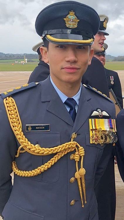 Mateen Bolkiah, Prince Abdul Mateen, Prince Mateen, Military Dress Uniform, Abdul Mateen, Ji Chang Wook Smile, Prince Clothes, Army Couple, Delivery Pictures