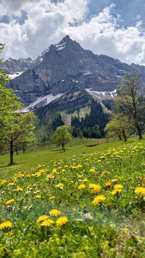 Eng Valley, Tirol #mountains  #spring Independence Day Drawing, Paint Inspo, Country Lane, Hills And Valleys, Mountain Valley, Forest Mountain, Amazing Nature Photos, Green Mountain, Bloxburg House