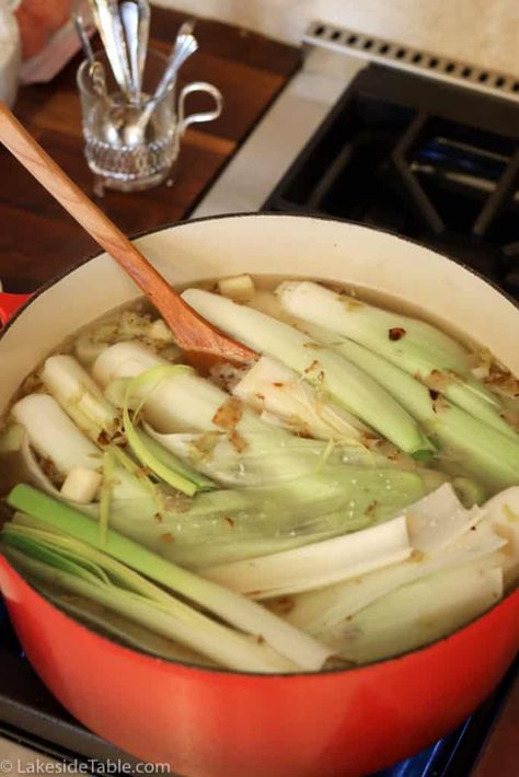 Celery Leek Soup, Magic Leek Soup, Leeks Soup Recipes, Leek Recipes, Leek Soup, Goulash, Emily In Paris, French Women, Secret Recipe