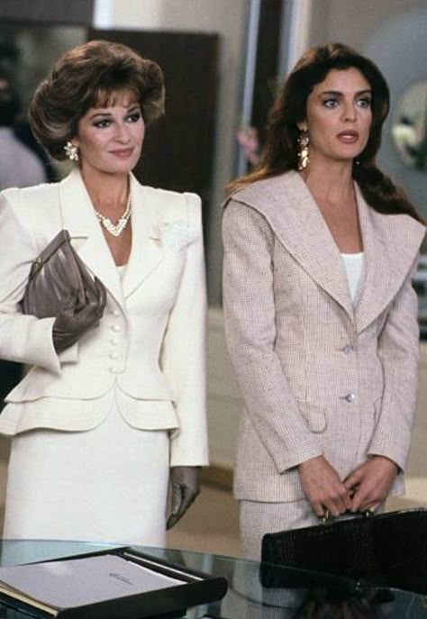 Dynasty 1980s Fashion, Dynasty Outfits 80s, Old Money Romance, Rich Old Lady, Denim Business Casual, Dynasty 1980s, Stephanie Beacham, Dynasty 80s, Denver Clan