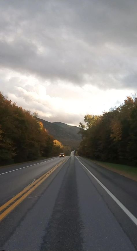 Sunset drive, US-7, Vermont [Video] | Beautiful scenery pictures, Scenery pictures, Beautiful nature scenes Scenery Video, Videos For Edits, Road Video, Natural Video, Driving Video, Sunset Drive, Dark Landscape, Video Nature, Beautiful Scenery Pictures