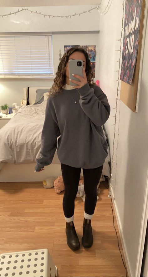 Legging And Jumper Outfit, Leggings Outfit Not Basic, College Girl Outfits Winter, Granola Outfits Leggings, Cozy Fall School Outfits, College Outfit Comfy, Crew Neck Tshirt Women Outfit, Comfy Friday Outfit, School Play Outfit