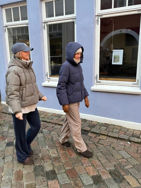 Danish Winter Style, Winter Copenhagen Outfits, Fall Outfits Copenhagen Style, Copenhagen Winter Fashion, Winter Outfits Copenhagen, Copenhagen Style Autumn 2024, Copenhagen Winter Outfit, Winter Jackets Outfits, Winter Copenhagen Style