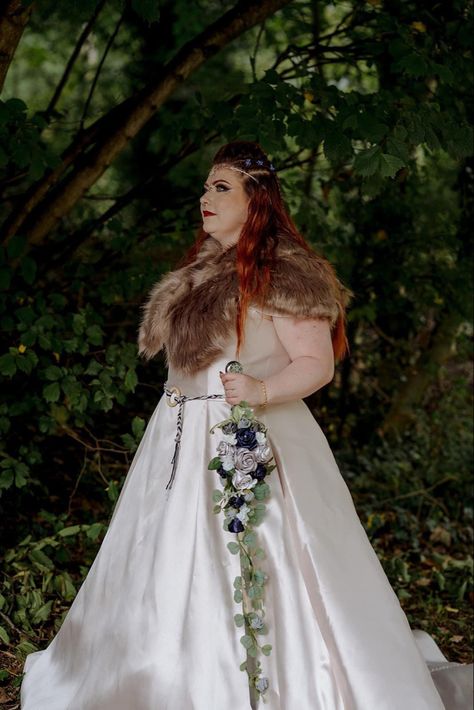 Viking Bride Wedding Dress, Viking Bouquet, Viking Handfasting, Viking Bride, Fur Wedding Dress, Wedding Dress Bouquet, Diy Outdoor Weddings, Bride Wedding Dress, Viking Wedding