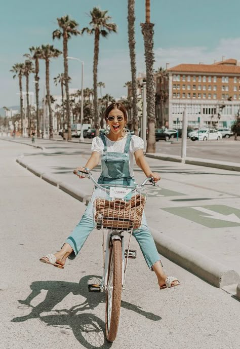 Street Style Photography, Beachwear Collection, Shotting Photo, Foto Tips, Beach Cruiser, Inspiration Instagram, Trendy Swimwear, Cycling Art, Foto Poses