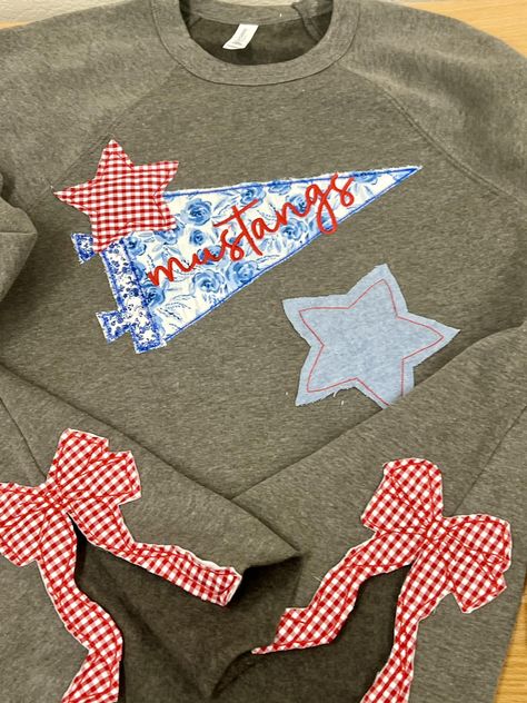 ❤️💙❤️ Quilt Sweatshirt Diy, Applique Clothes, Sport Ideas, Quilted Shirt, Patchwork Hoodie, Patchwork Sweatshirt, Quilted Sweatshirt, Cheer Coach, Craft Project Ideas