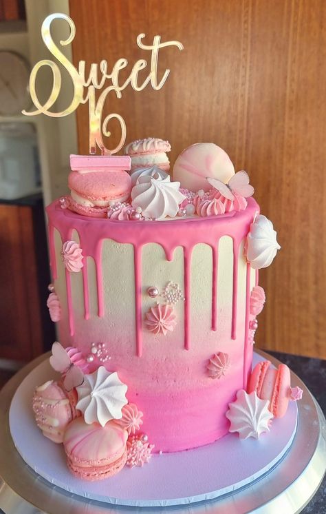 Birthday Cake With Candy On Top, Sweet 16 Cakes Pink, 16th Birthday Cake For Girls, Mini Valentine Cakes, Girly Birthday Cakes, Sweet Sixteen Cakes, Teen Cakes, Candy Birthday Cakes, 13 Birthday Cake