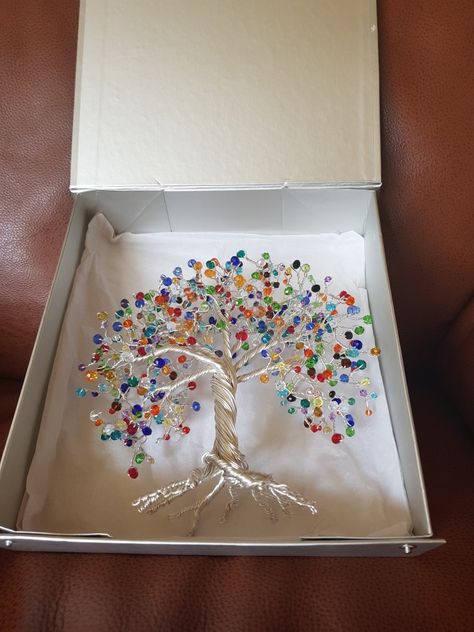 Bead Art Projects Canvases, Bead Art Projects, Copper Wire Art, Wire Jewelery, Bead Crafts Diy, Fall Flower Arrangements, Wire Tree Sculpture, Beads Craft Jewelry, Wire Trees