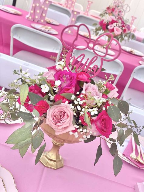 Minnie Mouse Gold And Pink Party, Minnie Mouse Flower Centerpieces, Soft Pink Minnie Mouse Party, Pink Mini Mouse Birthday Party Ideas, Minnie Mouse Birthday Party Centerpieces, Minnie Mouse Garden Party, Minnie Mouse Treat Table, Minnie Mouse Centerpiece, Minnie Mouse Cowgirl Party