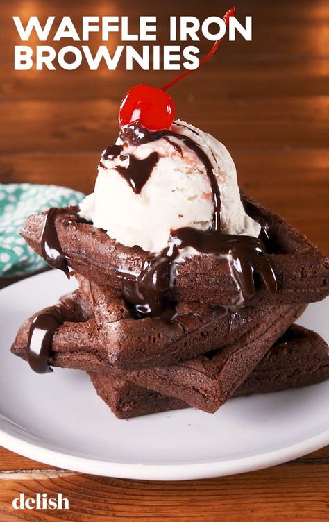 Waffle Iron Brownies, Brownie Waffles, Waffle Iron Recipes, Dessert Waffles, Waffle Maker Recipes, Think Food, Chocolate Dessert, Waffle Iron, Waffle Recipes