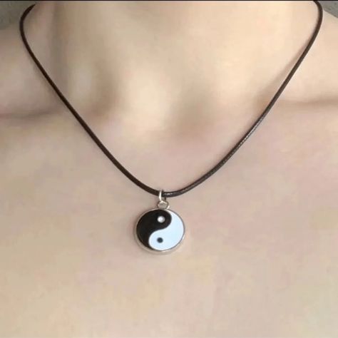 Yin Yang Accessories, Ying And Yang Necklace, Yin And Yang Necklace, Yin Yang Necklace, Necklace Brands, Ying Yang, Avatar Aang, Baby Cats, Yin Yang