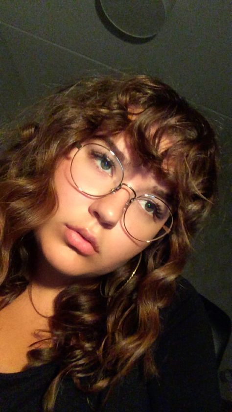 Wavy Bangs With Glasses, Curly Bangs And Glasses, Curly Bangs Glasses, Curly Bangs With Glasses, Wavy Hair With Glasses, Dainty Hairstyles, Curly Hair With Glasses, Curly Hair Glasses, Round Face Curly Hair