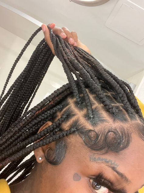 Fishbone Braid, Hair Styles Ideas, Shaggy Bob Haircut, Bob Haircut Ideas, Braided Hairstyles For Black Women Cornrows, Big Box Braids Hairstyles, Shaggy Bob, Feed In Braids Hairstyles, Edges Hair