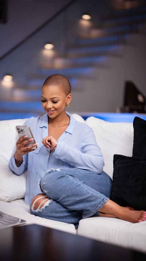 Mihlali Ndamase Short Hair, Mihlali Ndamase Instagram, Mihlali Ndamase, Bald Hairstyles For Women, New Year Better Me, Buzzed Hair Women, Shaved Hair Women, Shaved Hairstyles, Shaved Hair Cuts