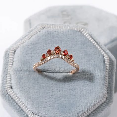 red art deco ring Cottagecore Housewife, Wedding Ring Guide, Contour Wedding Band, Ring Bands, Oregon Sunstone, Alternative Wedding Rings, Stock Design, Tiara Ring, Etsy Gold Ring