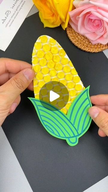 Corn Preschool Crafts, Corn Art And Craft, Corn Art Preschool, Corn Paper Craft, Corn Crafts For Kids, Corn On The Con, J Fla, Corn Craft, Corn Painting