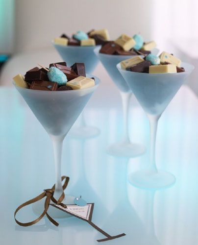 edible-decorations-chocolate-table-centerpieces-cuisine-decoration (1) Party Table Centerpieces Diy, Chocolate Theme Party, Stormy Wedding, 50th Bday Party Ideas, Chocolate Centerpieces, Wedding Blue Theme, Diy Wedding Accessories, Bar Mitzvah Favors, Fall Table Decorations