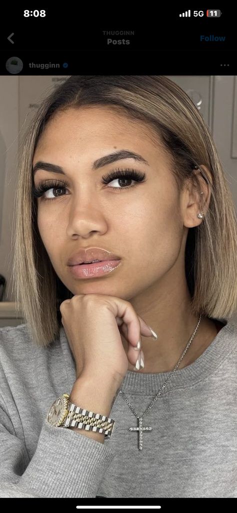 Blonde Undertones With Brown Hair, Bob Hair Color Ideas Black Women, Brown Blonde Bob Black Women, Ashy Blonde On Black Women, Ash Brown On Black Women, Blonde Hair With Grown Out Roots, Paige Hurd Outfits, Short Curly Ombre Hair, Natural Bob Haircut