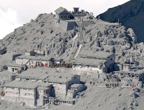 Japan eruption practically undetectable in advance. Hikers and volcano-watchers were smothered by fine ash and other debris that swept down the mountainside without warning. Up to 36 people may have died and the emergency services report that there are still people missing. #Japan #Japanese #volcano #volcanoes #geology #VolcanicEruption #MountOntake #Ontake #MtOntake Japan Volcano, Volcano Photos, Mountain Lodges, Erupting Volcano, Volcanic Eruption, Rescue Workers, Volcanic Ash, The Peak, Natural Disasters