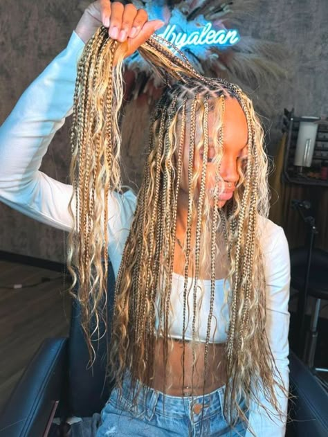 Hair Styles Highlights, Curly Hair For School, Box Braids Long, Highlights Curly, Hair For School, Highlights Curly Hair, Blonde Box Braids, Big Box Braids Hairstyles, Goddess Braids Hairstyles