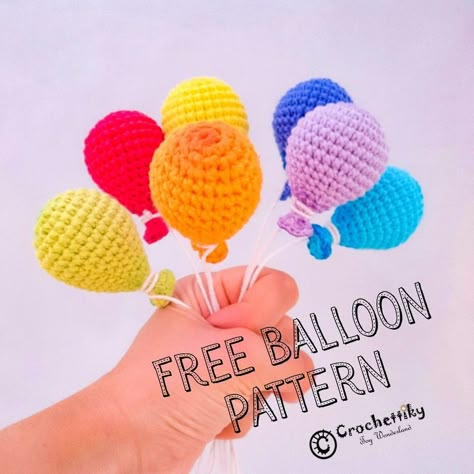 Free balloon patterns in my blog! These cute balloons will be a great addition to any of your toys.  Also they can be used as a bookmark or a small gift. #amigurumi #pattern #free #freepattern #crochet Crochet Balloon Pattern Free, Crochet Balloons Free Pattern, Crochet Balloon Animal Free Pattern, Crochet Balloon Animal, Crochet Balloons, Amigurumi Balloon, Birthday Amigurumi, Crochet Balloon Dog, Balloon Crochet