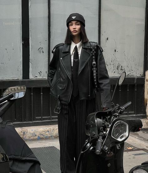 Black Jacket Outfit, Tie Outfit, Image Swag, Leather Jacket Outfits, Tomboy Style Outfits, Looks Street Style, Style Punk, Jacket Fashion, Tomboy Fashion