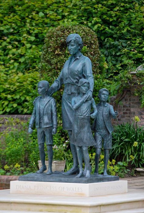 Lady Sarah Mccorquodale, Diana Statue, Princ Harry, Prins Harry, Principe William, Reine Elizabeth Ii, Diana Princess Of Wales, Prinz Harry, Reine Elizabeth