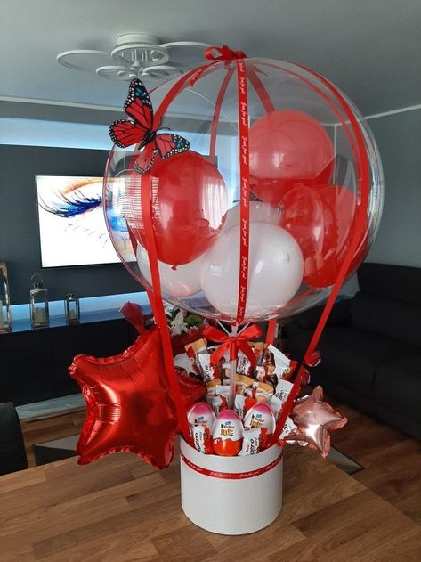 Valentines Balloons Bouquet, Creative Valentines Day Ideas, Bobo Balloons, Stuffed Balloons, Cheesy Valentine, Balloon Bouquet Diy, Valentine Gift Baskets, Valentine Baskets, Valentines Balloons