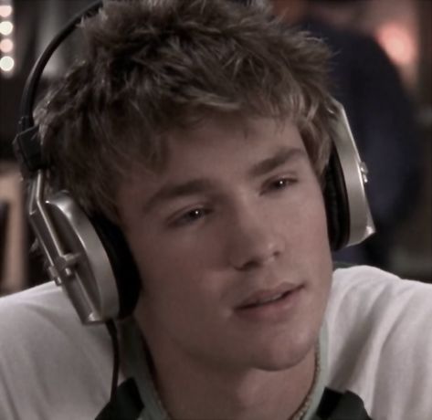 Michael Chad Murray, 90s White Boys, Dermot Mulroney 90s, Trying Not To Laugh Face, Young Chad Michael Murray, Chad Michael Murray 90s, Headphones Grunge, Here Me Out, Male Celebrity Crush