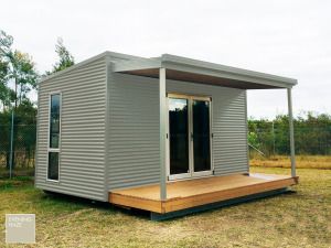 https://steelinegrannyflats.com/cont-evening-haze/ Prefab Modular Homes, Eco Cabin, Shale Grey, Property Ideas, House Paint Color Combination, Backyard Cottage, House Colours, House Cladding, Exterior House Paint Color Combinations