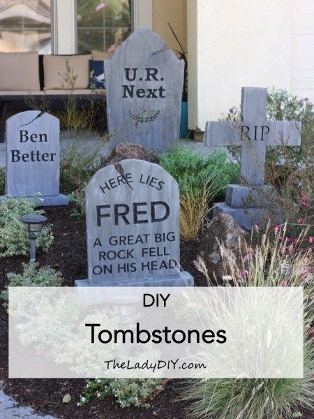 Diy Tombstones Halloween, Halloween Tombstones Diy, Halloween Headstone, Spooky Cemetery, Tombstone Diy, Halloween Decorations Outdoor Porch, Halloween Gravestones, Scary Halloween Decorations Diy, Halloween Decorations Outdoor