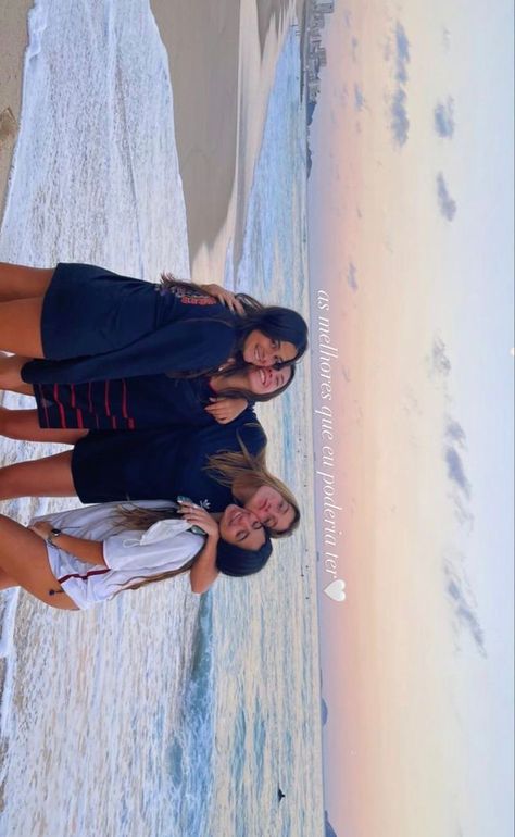 Photo For 4 Friends, Beach Pictures Friends Aesthetic, Friends Vision Board Pictures, Goa With Friends, Aesthetic Beach Pictures With Friends, Beach With Friends Aesthetic, Shotting Photo, Summer Friends, Friend Poses