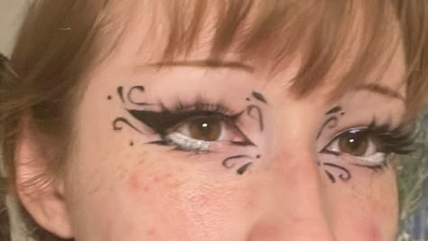 Fairy Eyeliner Looks, Cottage Core Eyeliner, Eyeliner Styles Graphic, Fantasy Eyeliner Ideas, Detailed Eyeliner Looks, Fairy Makeup Eyeliner, Fairy Simple Makeup, Easy Eyeliner Designs, Fairy Graphic Liner