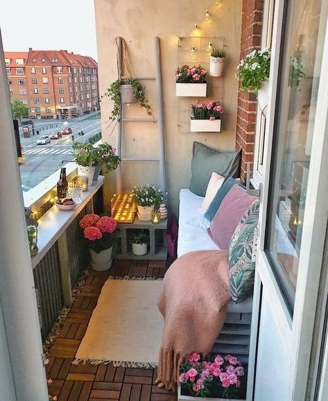 12+ Creative Small Apartment Balcony Decorating Ideas On A Budget - lmolnar Balcon Mic, Design Ložnic, Balkon Decor, Balcony Design Ideas, Small Balcony Design, First Apartment Decorating, Apartment Decoration, Interior Vintage, Apartment Patio