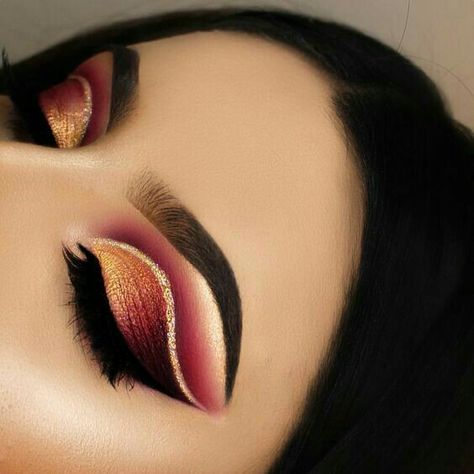 Red Eyeshadow Makeup, Tages Make-up, Navratri Look, Eyeshadow Makeup Ideas, Red Eyeshadow Look, Eye Shadow Ideas, Makeup Bronze, Stunning Eye Makeup, Makeup Logo Design