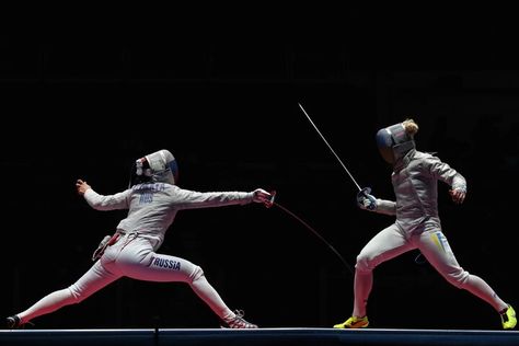 Olympic Fencing, Rio 2016 Olympics, Life Drawing Pose, Fencing Sport, Sports Academy, Action Pose Reference, Book Discussion, Sports Aesthetic, Sports Hero