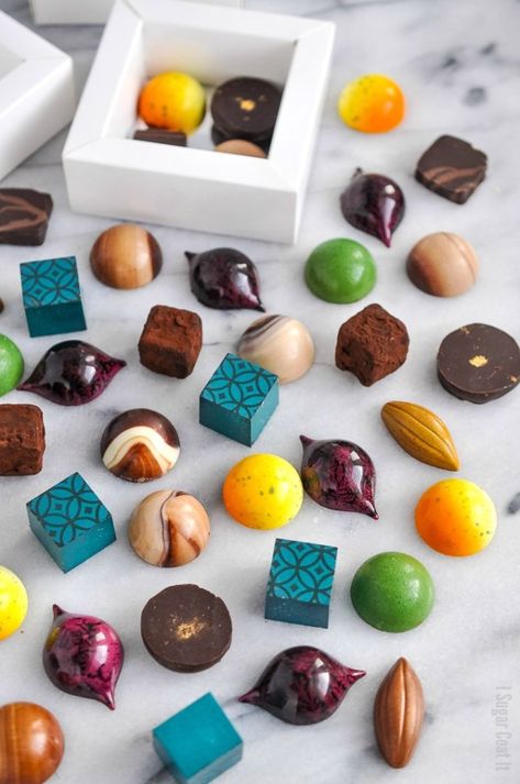 A colourful assortment of Homemade Holiday Chocolate Bonbons are the perfect edible gift for the chocolate lovers on your list. Whisky Jack Daniels, Alcohol Chocolate, Whiskey Chocolate, Chef Art, Champagne Chocolate, Dark Chocolate Truffles, Holiday Chocolate, Cocoa Chocolate, Luxury Chocolate